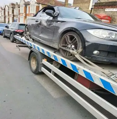 KHAN RECOVERY DAGENHAM, LONDON -   Our breakdown recovery team is equipped with the latest and heavy machinery. We provide vehicle recovery in Dagenham, London area for cars and heavy vehicles like trucks and buses. Moreover, we have a quick recovery team for motorbike recovery as well.